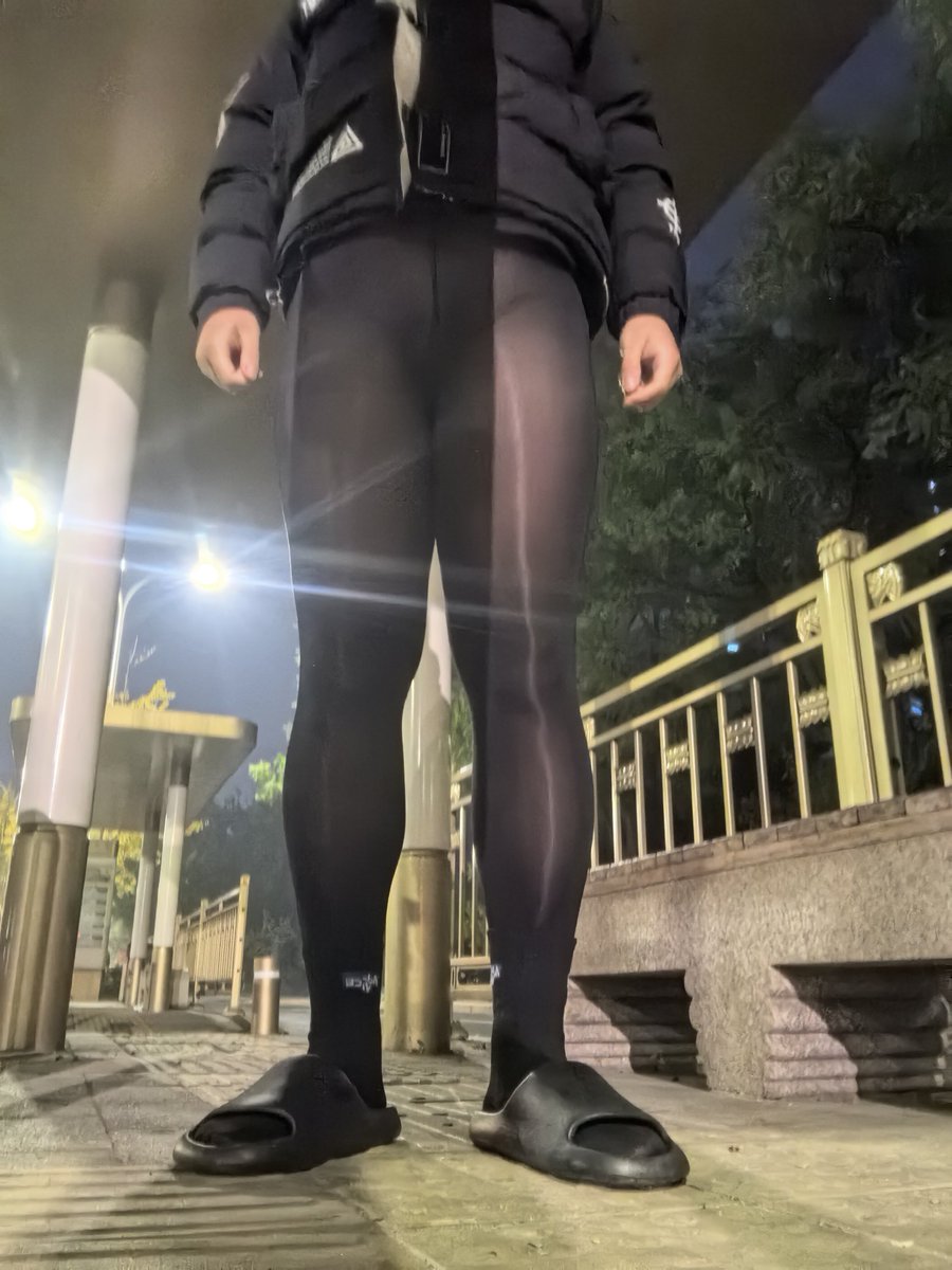 AprilPrude96992's tweet photo. 不玩了，太冷了，哈哈 https://t.co/Mc0CNflRiB