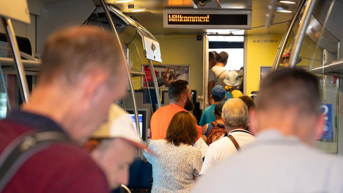 Immer neue Rekorde: Warum der öffentliche Verkehr zurzeit trotz Kritik so erfolgreich ist wie nie – und warum sich das bald wieder ändern könnte:

Die Hintergründe jetzt auf mobimag.ch/modalsplit.