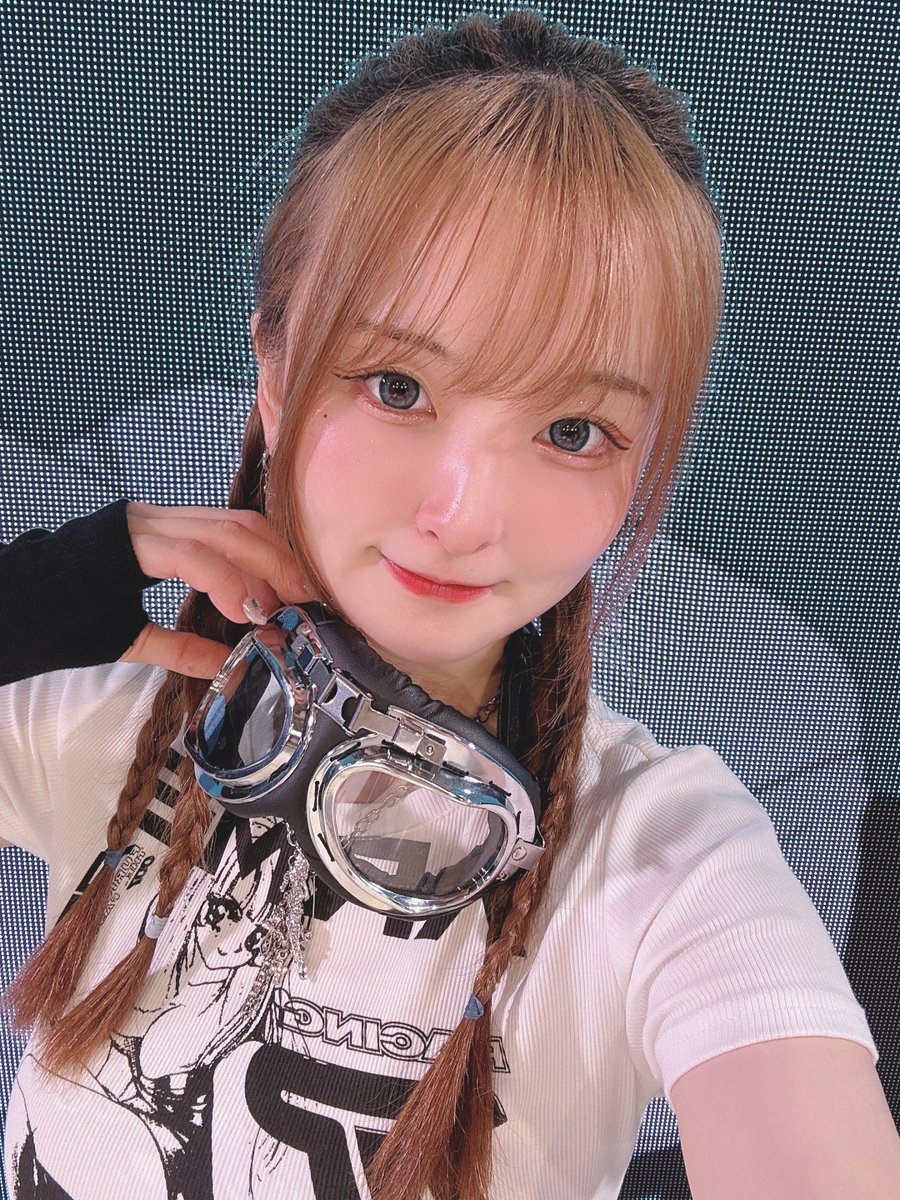makiDIA_sti's tweet photo. mewiさんお誕生日おめでとうございます🎉🎂
アーティストとしてはもちろん、多方面で色んな輝きに挑戦される姿に心打たれるしいつも元気をもらっています😆
mewiさんにとってさらに飛躍し、より素敵なこと溢れる1年となりますように☺️︎🌟
これからも応援しています-`📢⋆
#mewimen
#mewi https://t.co/cuccgcspuK