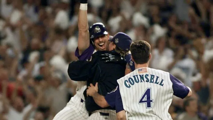DbacksStatsInfo's tweet photo. 24 years ago today, the Arizona Diamondbacks won the 2001 World Series on a walk-off bloop single by OF Luis Gonzalez.

Happy Anniversary, boys.

#Dbacks https://t.co/f6yzA6UCsX