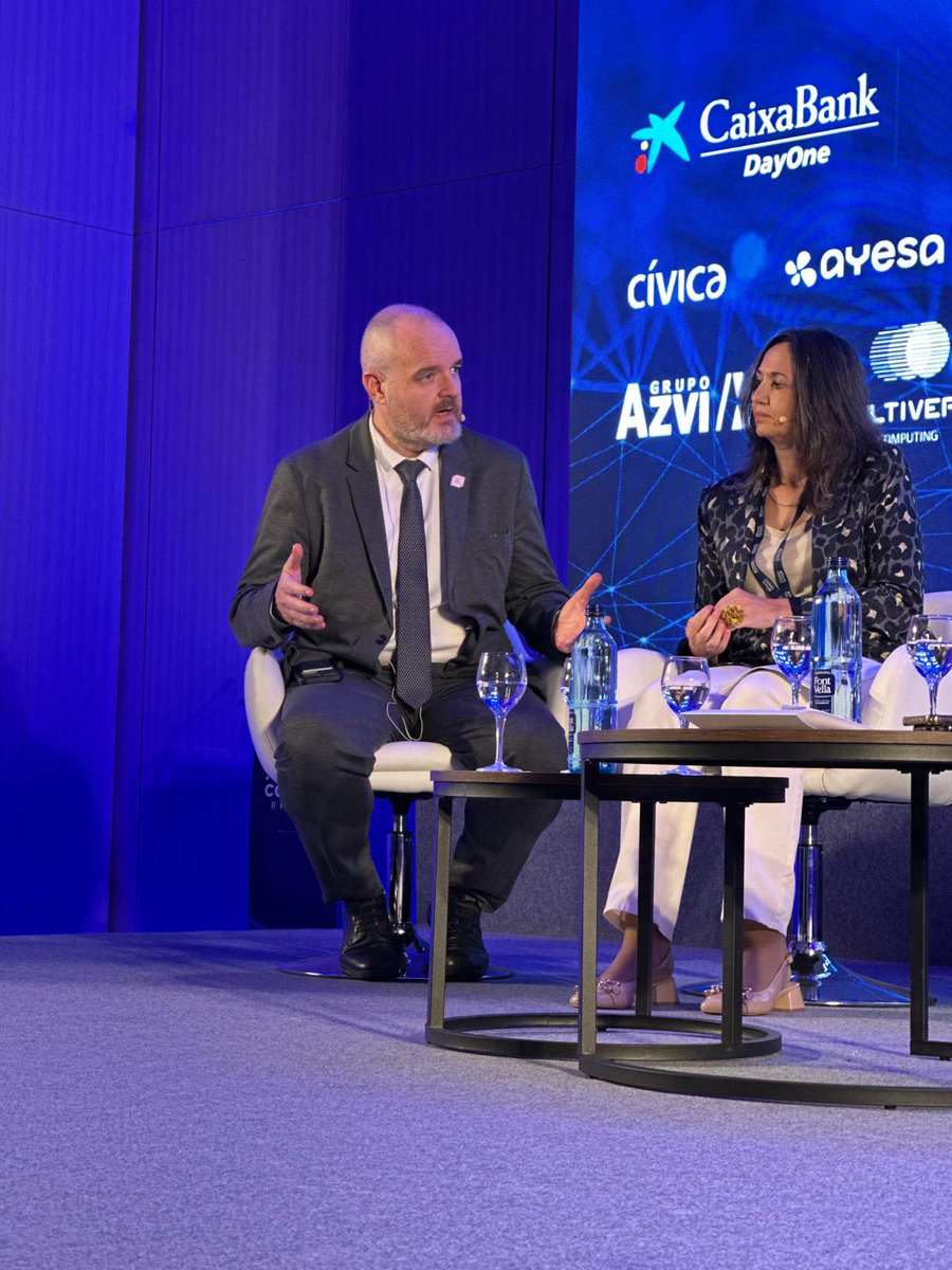 smartcityclust's tweet image. En su intervención, @bootello destacó el diálogo como esencia de los clústeres, espacios donde la cooperación y los proyectos compartidos permiten avanzar hacia un modelo de innovación más inteligente, ético y sostenible.

#clusterissmarter
#porfinSMARTes
#WeChange_