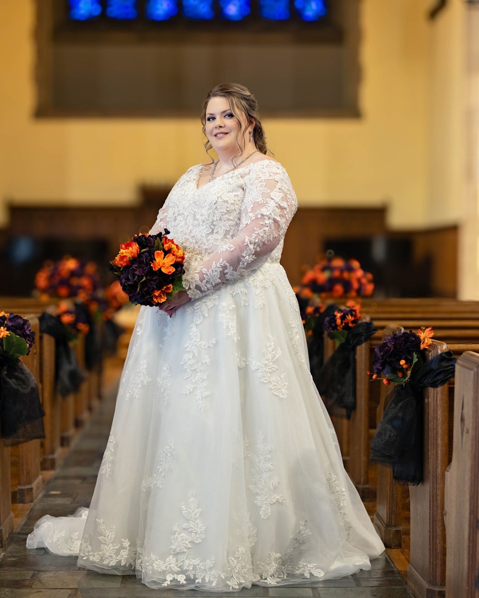 ✨Face Reveal✨

I got married back in October 4th and I want to share my photos of myself in my dress~ 💜