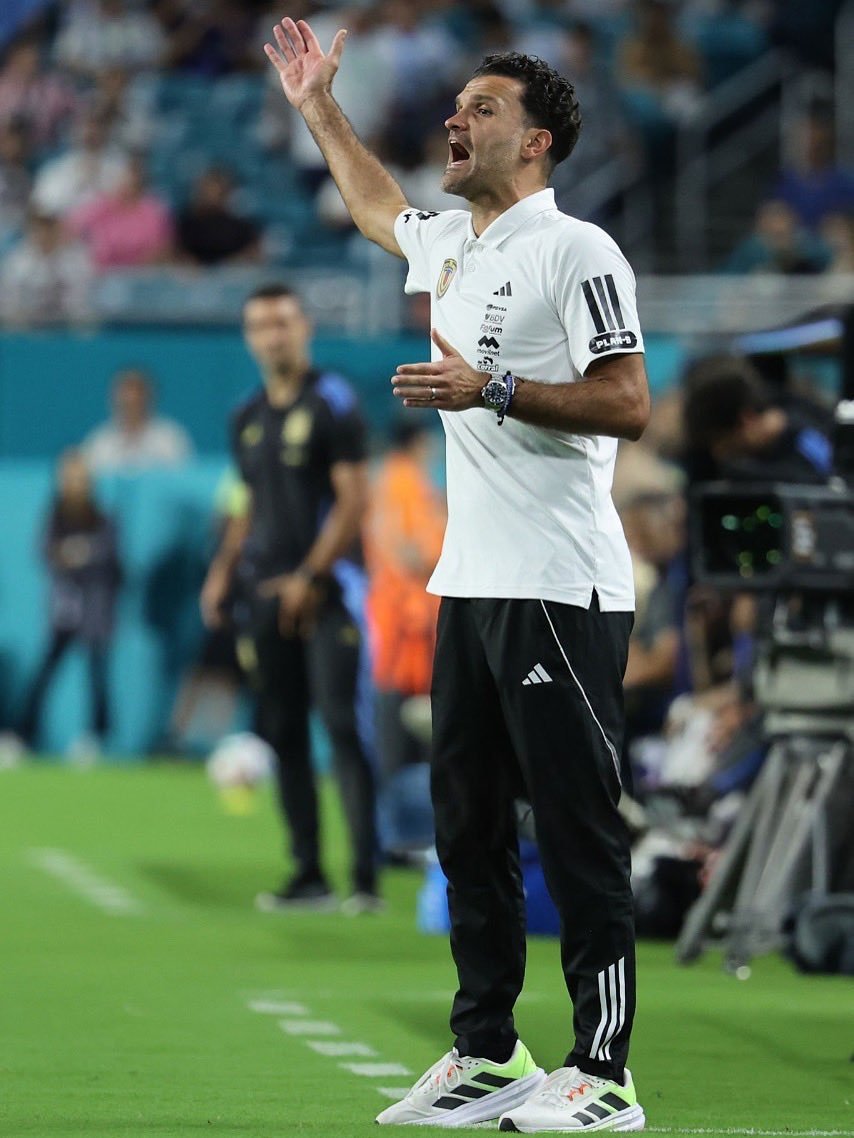 guy_acurero's tweet image. Ya me monté en el bus del Patrón. Únanse, no se vayan por ex seleccionadores o extranjeros. Que nos dirija un referente de La Vinotinto en los próximos procesos, especialmente del de la mayor.

Vizcarrondo es el hombre.