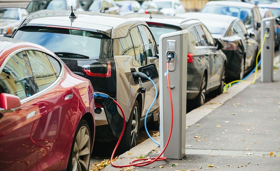 Malgré toutes mes démonstrations, EELV maintient son soutien à la #voiture #électrique ! Le sabotage de notre industrie automobile, la pollution des corps, des eaux et des terres par l’extraction des métaux rares pour la batterie électrique, notre dépendance à la Chine pour