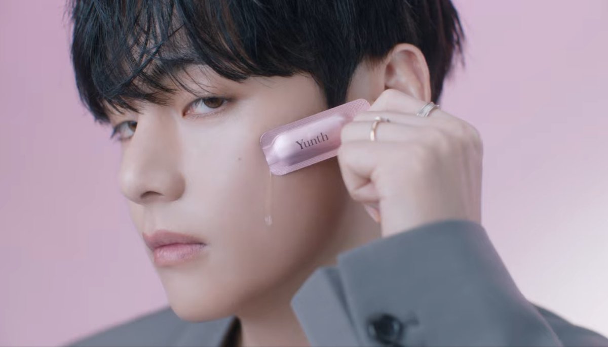 tetestream's tweet photo. RT &amp; reply immediately!

🎯 1K replies &amp; 1K RTs

V FACE OF YUNTH
#TaehyungxYunth https://t.co/u2kDAUdCJI