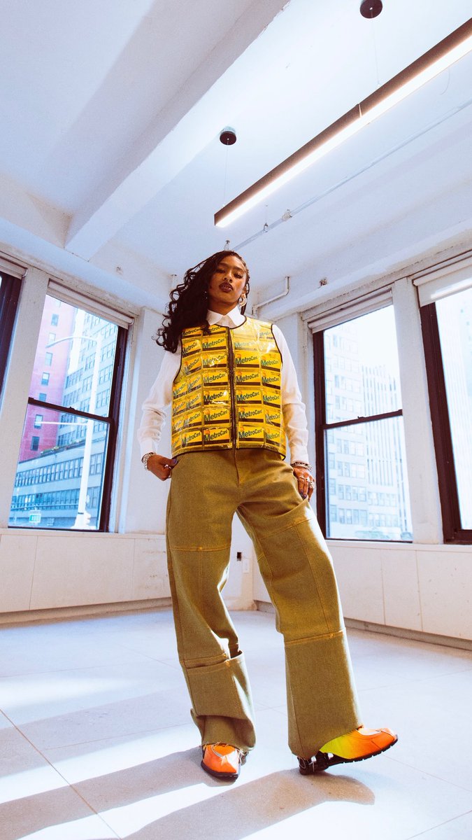 Karimdiallo_'s tweet photo. Next stop: ‘Metrocard Vest’ from Mabdez Media / ‘Gatorade’ Pants from Karim Diallo

Styling series - Look 2 🦺👖 https://t.co/xQvQeNYNQ1