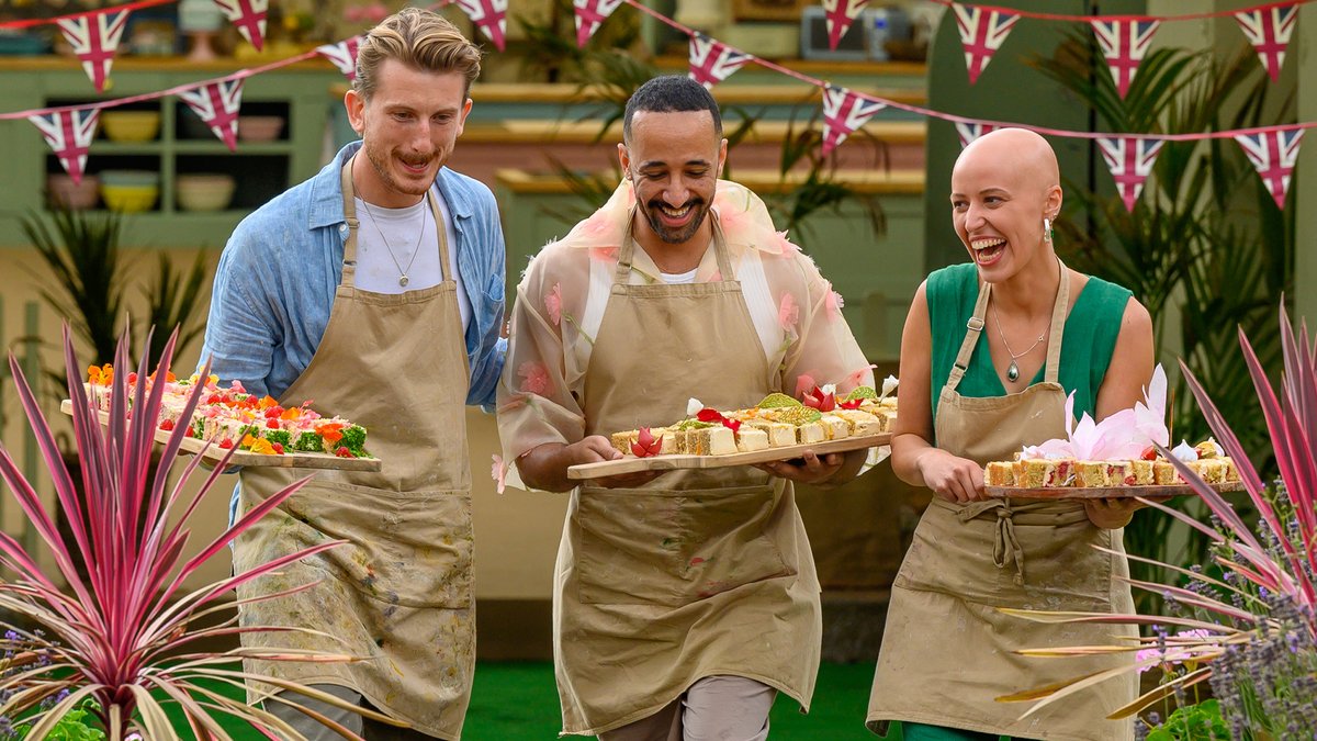 4Viewers's tweet image. The finalists must create a signature iced bun, a jaw dropping tower of French delights and for their last ever challenge, the largest cake in Bake Off history. Who will be crowned the winner? Don’t miss the 2025 #GBBO final at 8pm on @Channel4.
