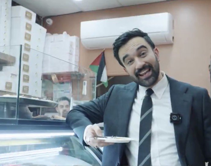 حالة من السُعار في الإعلام العبري خوفاً من فوز ممداني

الفوز المتوقع للشاب زهران ممداني (34 عامًا) كعمدة لنيويورك، رغم هجمات ترامب (80 عامًا) وحملات المليارديرات وجماعات الضغط المدعومة الداعمة للاحتلال الإسرائيلي، ليس مجرد نتيجة انتخابات

إنه مؤشر لتحوّل المزاج العام: قوة الشباب