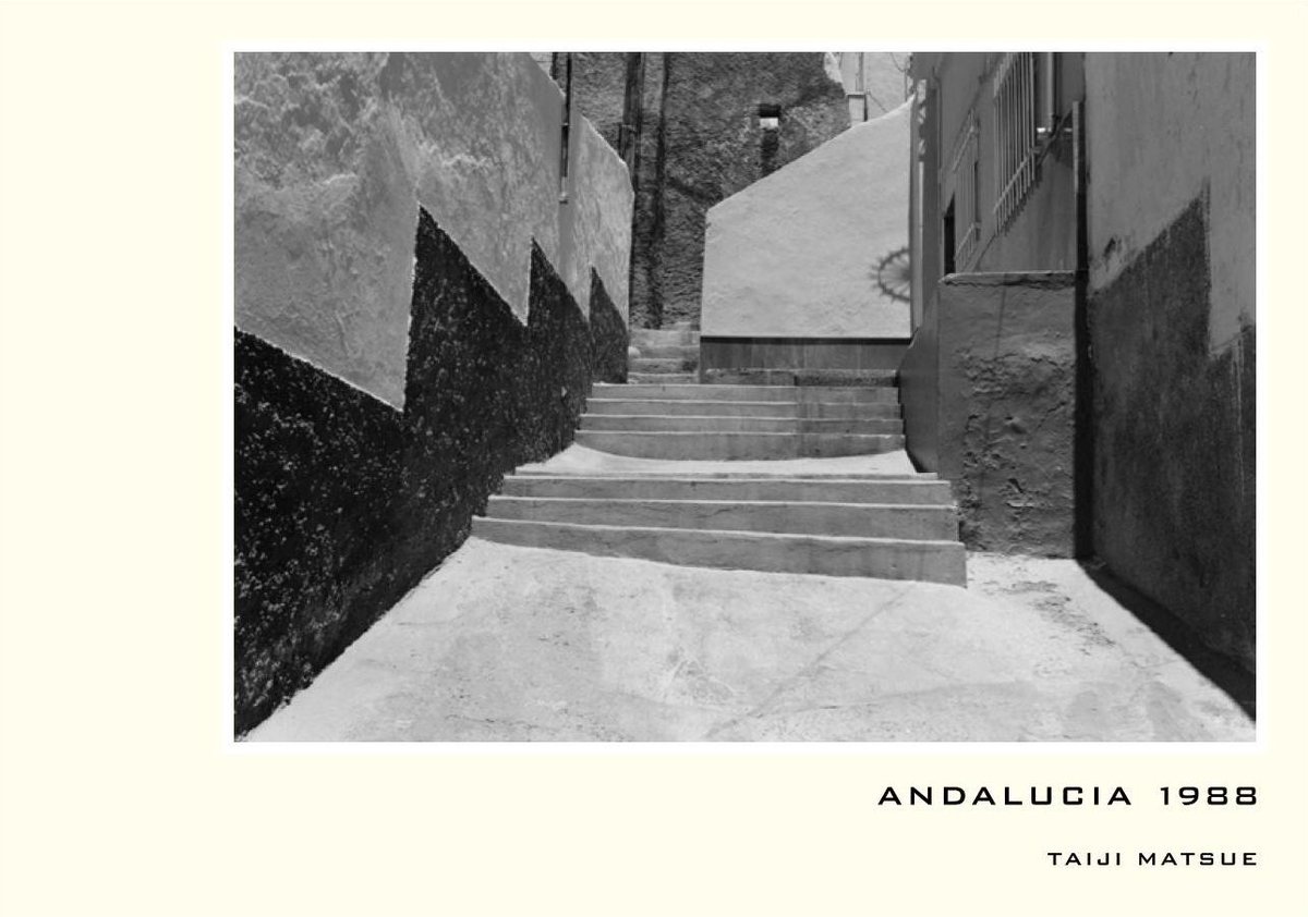 ELFbooks_TYO's tweet photo. ライムスター宇多丸さんが
松江泰治 作品集『ANDALUCIA 1988』(青幻舎)を
ご覧になって、熱く語ってくださいました📻

TBSラジオ｢アフター６ジャンクション２」
放課後PODCAST
2025.11.3(月)生放送直後の放課後
https://t.co/S82tHgN9AZ

#after6junction #RHYMESTER #utamaru
#SEIGENSHA https://t.co/fh3JvTHSY5
