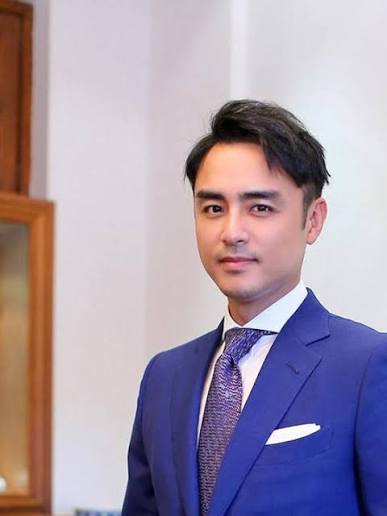 平埔族群雷朗族明道(歡迎點愛心轉推)
明道擁有深邃的輪廓、大眼以及濃眉，很可能是平埔人。
明道出生於新北板橋，舊名為擺接社(Peitsie)，曾為凱達格蘭雷朗族(luilang)的領地。
主要分布在新北中和、三峽一帶及桃園市一些地區。
以魚獵、種薯等方式維生，大致在台北盆地西部、南部和桃園部分地區活動。