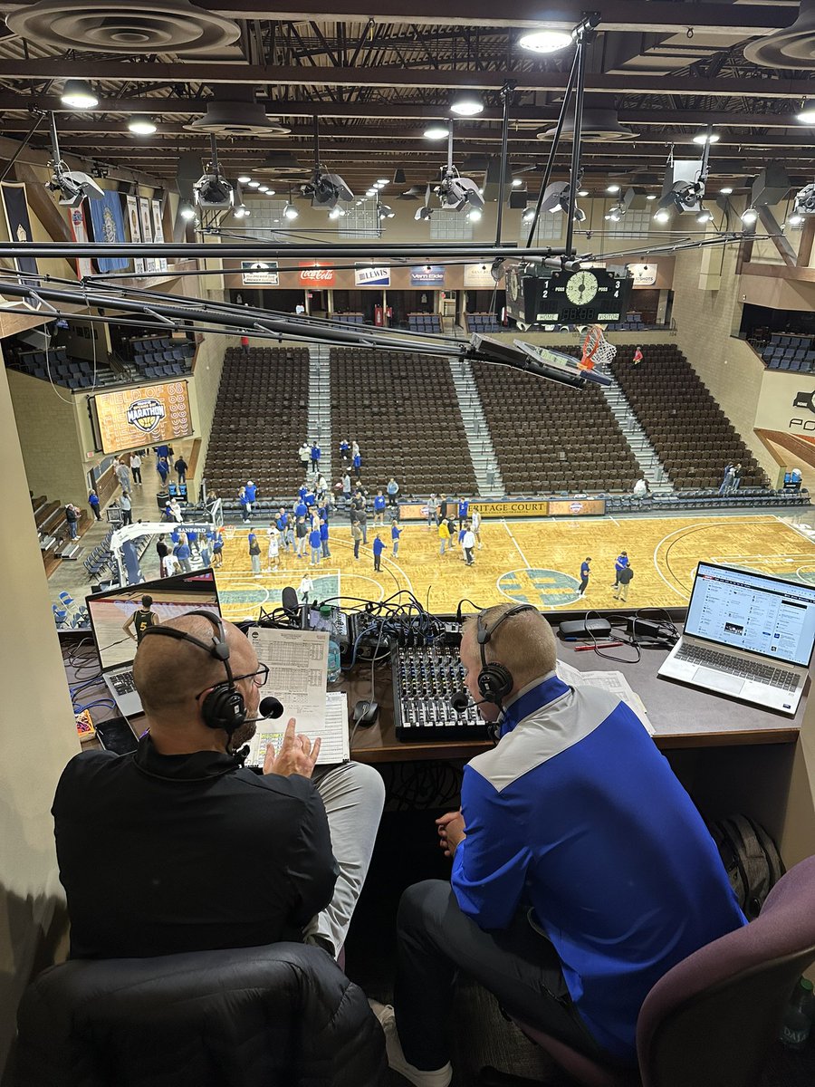 In case anybody wants to know what a first game win radio interview for <a href="/bpetersen22/">Bryan Petersen</a> with <a href="/tylermerriam/">Tyler Merriam</a> looks like at the Sanford Pentagon 🏀