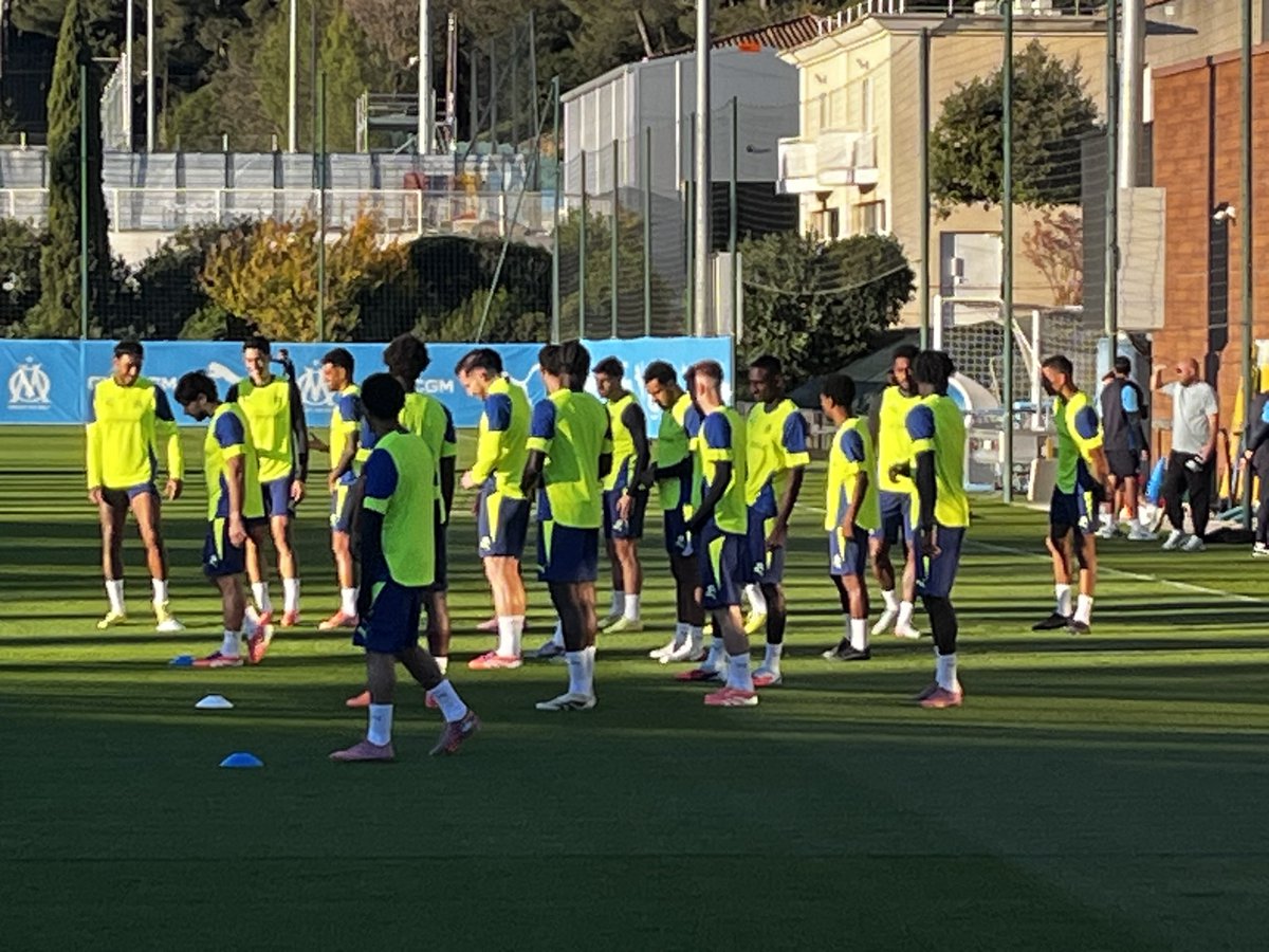 Aguerd participe au début de la séance avec ses coéquipiers #OM #RMC