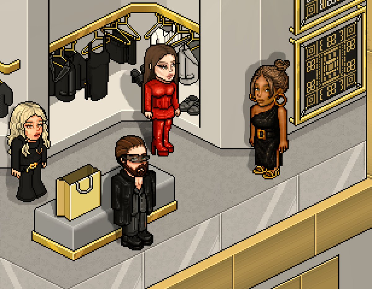Visitando a Versace @VersaceHB. Juntamente com <a href="/habAureta/">Aureta</a>   e obrigado pela recepção <a href="/habblaira/">Blaira</a>  🌟🌟