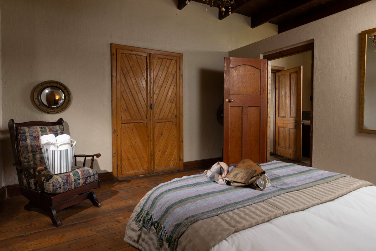 Ouma se Huis will steal your heart 💛.
Four comfy bedrooms, a big kitchen, &amp; a lekker stoep made for morning coffee and sunset chats 🌅.  

Book your stay today! thalithali.co.za #ThaliThaliGameLodge #WestCoastWay