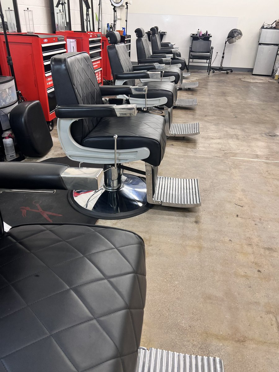 Fademasters_'s tweet photo. Beat me there! We open at 10:30!!!! We keep the MEN AND YOUNG MEN OF DESOTO CLEAN CUT! https://t.co/mCIJNa1DQm