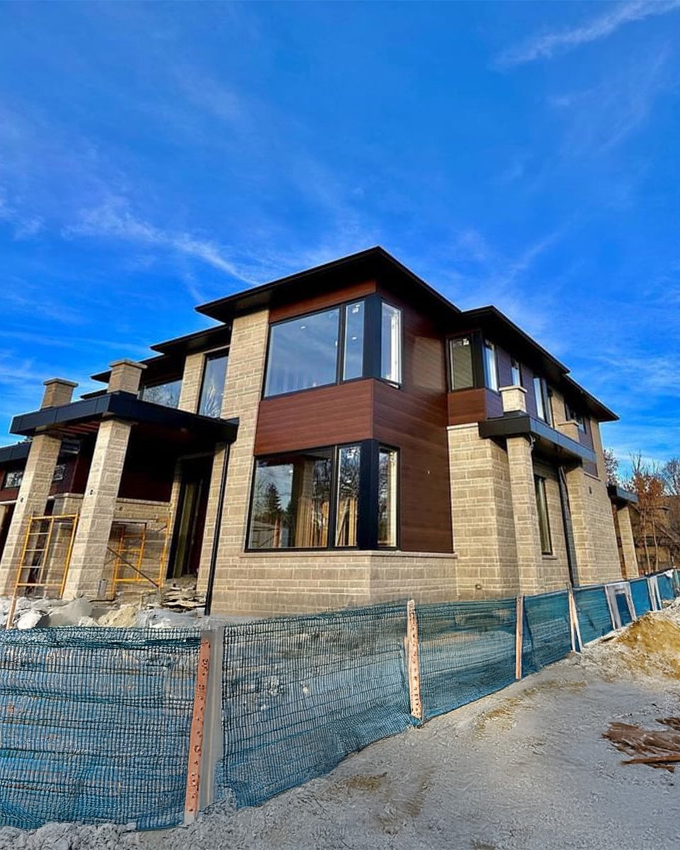 Our Window City windows bring modern precision and contrast to this stunning @heronbuildgroup build - with our black vinyl frames contrasting beautifully against the the classic brick.

Clean lines, lasting performance, and design that elevates every detail.

#WindowCity