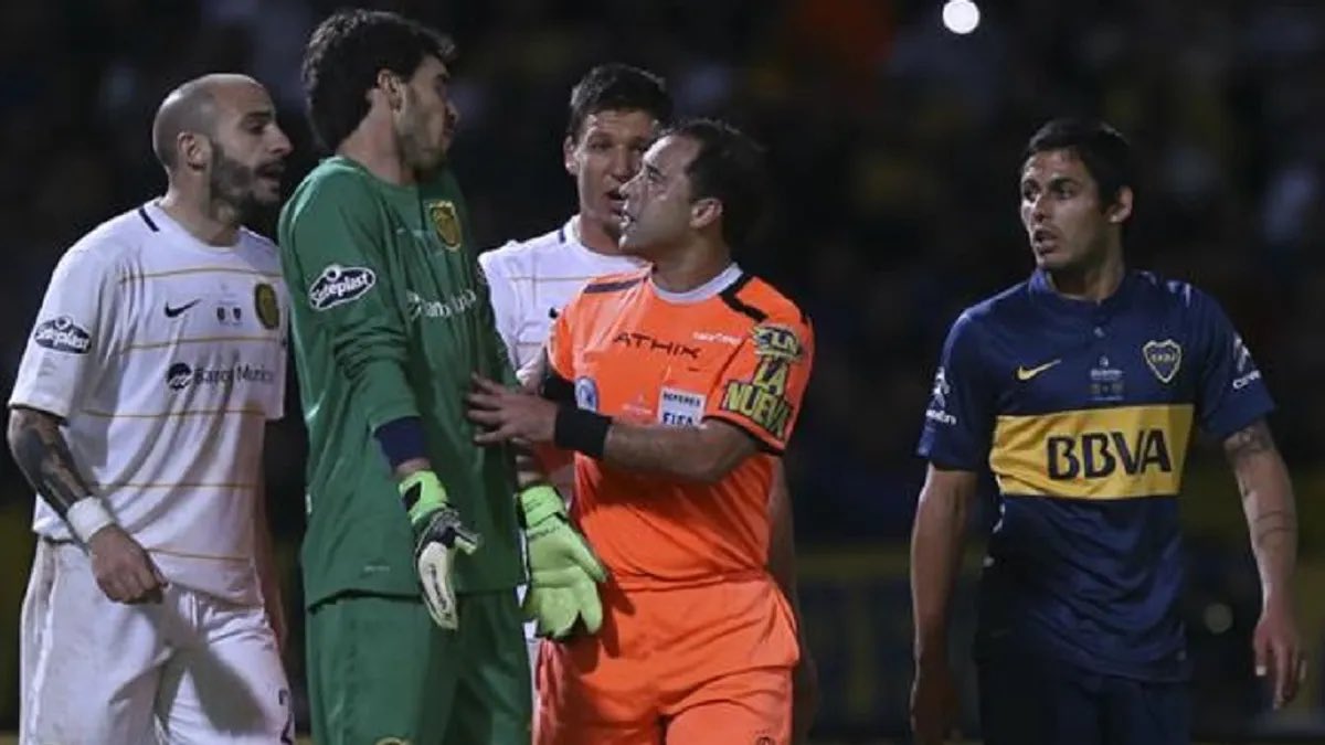 ViejoAuriazul's tweet image. #Central A 10 años del mayor ROBO en la historia del Futbol Argentino, Diego Ceballos, Marcelo Aumente y Ernesto Uziga beneficiaron descaradamente a Boca en esa Final, el día mas negro del Futbol Argentino, ni olvido ni perdón.