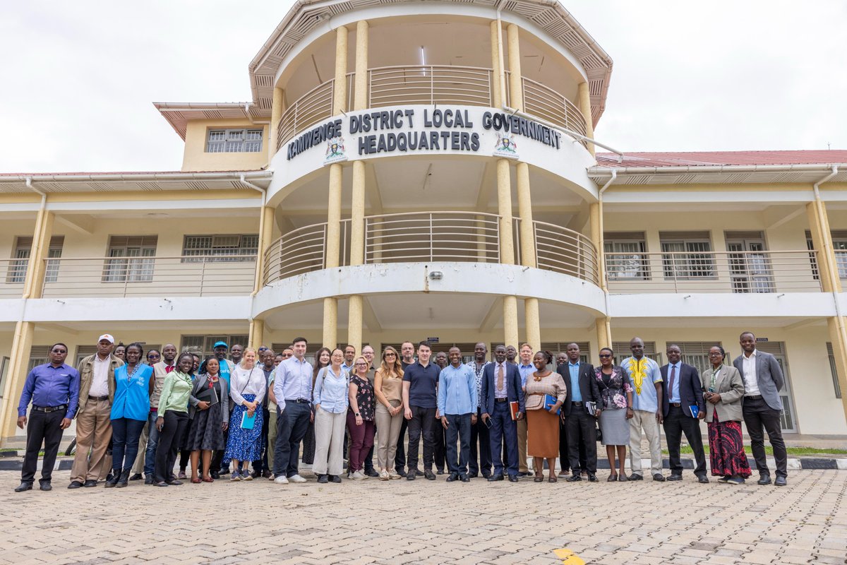 UNICEFUganda's tweet image. In Kamwenge, a refugee hosting district — thanks to support from the Swedish government, @UNICEFUganda-@WFP_Uganda integrated social protection programmes are linking humanitarian aid to sustainable development — for refugees &amp;amp; hosts alike.

#InvestInUGchildren @A_Lennkvist