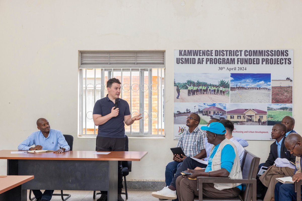 UNICEFUganda's tweet image. In Kamwenge, a refugee hosting district — thanks to support from the Swedish government, @UNICEFUganda-@WFP_Uganda integrated social protection programmes are linking humanitarian aid to sustainable development — for refugees &amp;amp; hosts alike.

#InvestInUGchildren @A_Lennkvist