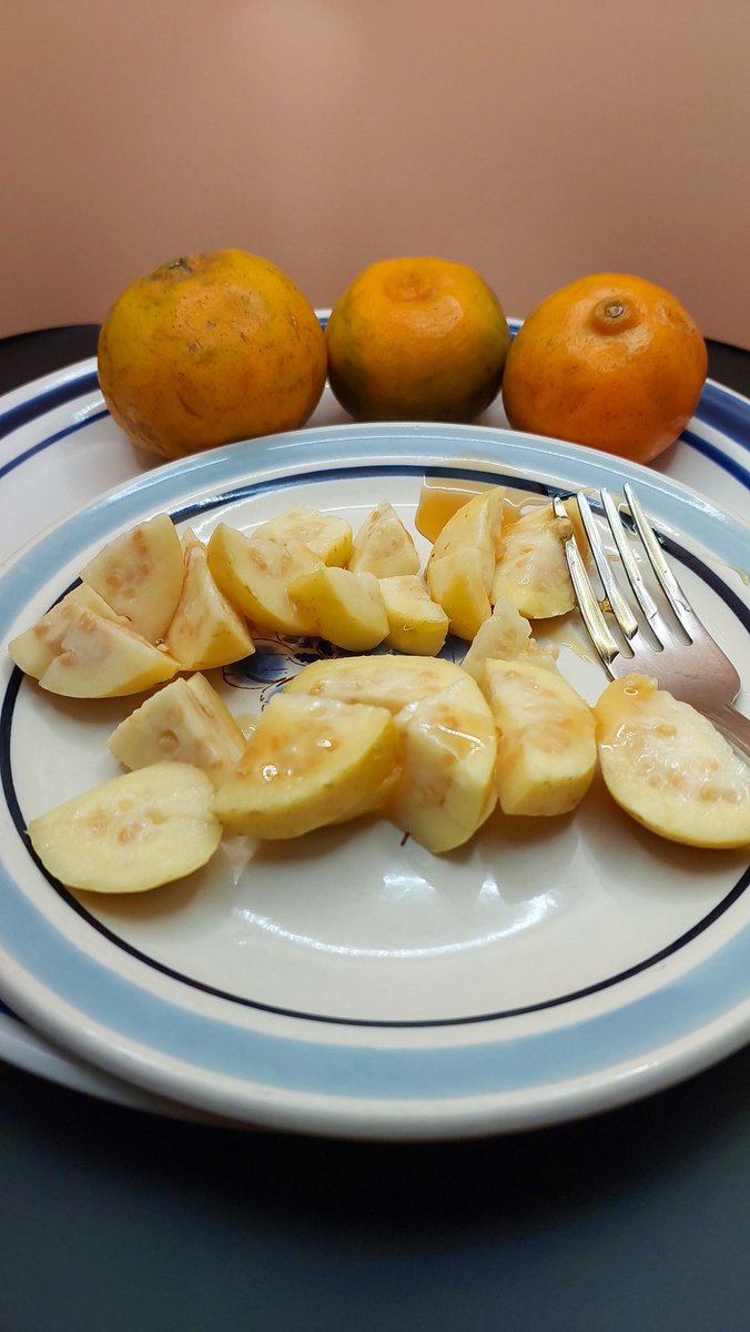 Amigas, con este friendly reminder de  comer frutas de temporada, les deseo un buen día 🌞 ¡se vienen los fríos! 😨 🫶