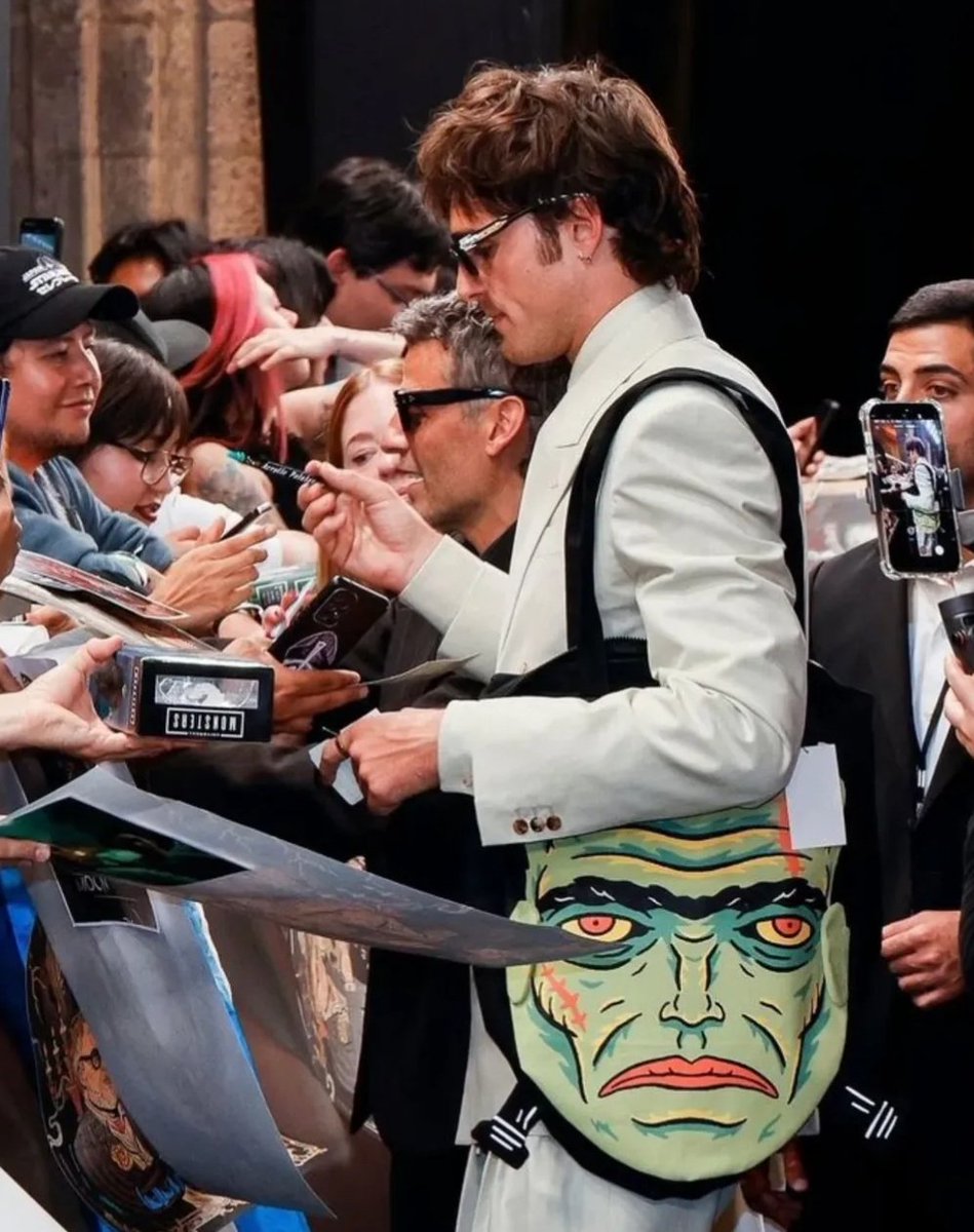 the bag is so cute 😭