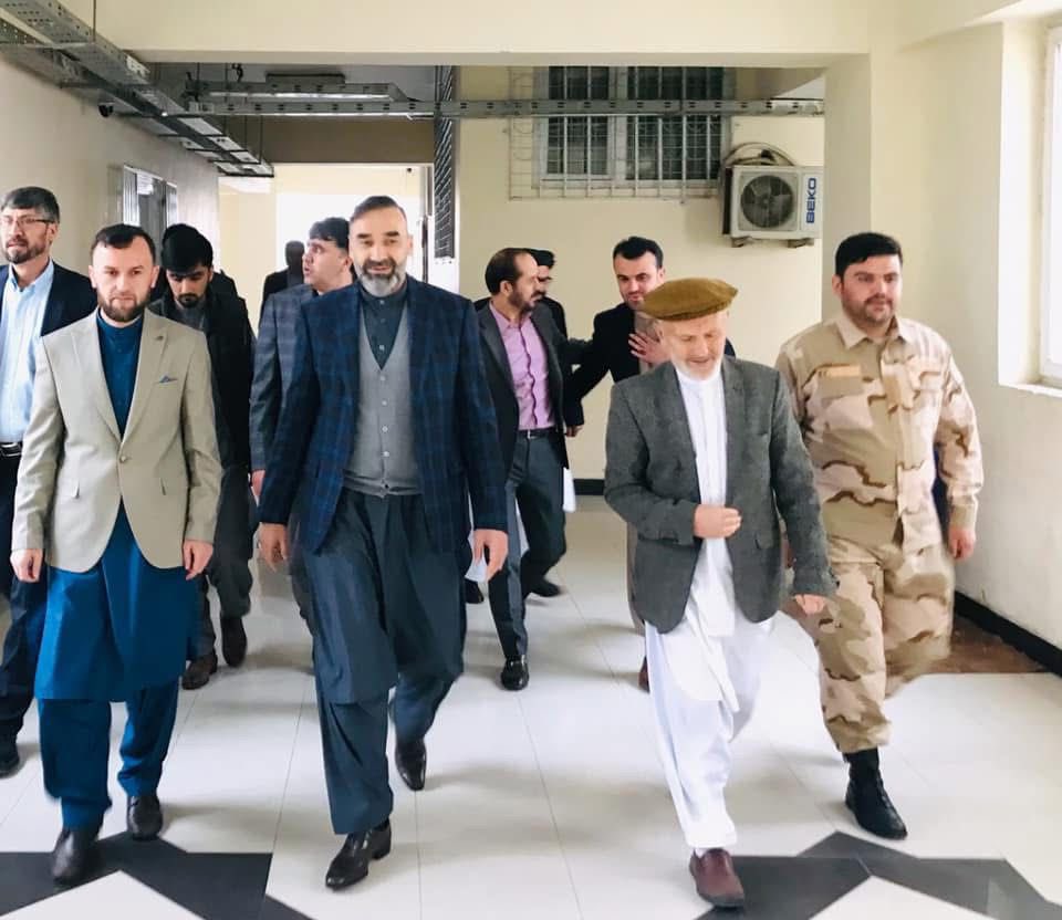 بازگشت همه بسوی اوست 

سوگمندانه آگاهی یافتم که حاجی سیف‌الله نوری، برادر شهید مولانا شاه‌جهان نوری، در پی بیماری به رحمت حق پیوسته است. 
انا لله و انا الیه راجعون 

حاجی سیف‌الله در کنار آن‌که خودش از مجاهدان خوش نام و متنفذین ولایت تخار بود، پدر بزرگوار و خانواده مجاهدش از آوان