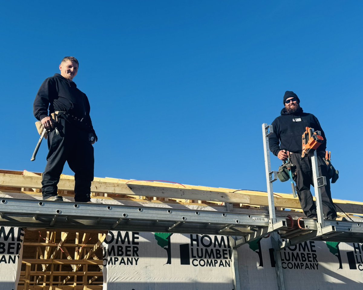 HDAHOME1's tweet image. 🏗️ Our Hope Building crew is raising the roof on a new home at Blue Sky! Under HDA carpenters Josh and Ricky, these men in recovery are gaining skills, confidence &amp;amp; building hope for East KY families. 💪 🏠 #HopeBuilding #RecoveryThroughWork #AffordableHousing #EasternKYStrong