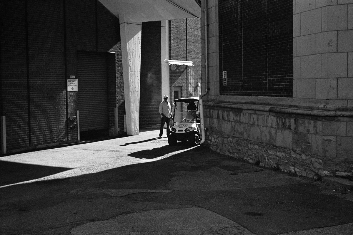 thekarledwards's tweet image. Smoking in the alley at the CNE in Toronto, August 2025. #filmphotography #hp5 #summicron #50mm #leicamp