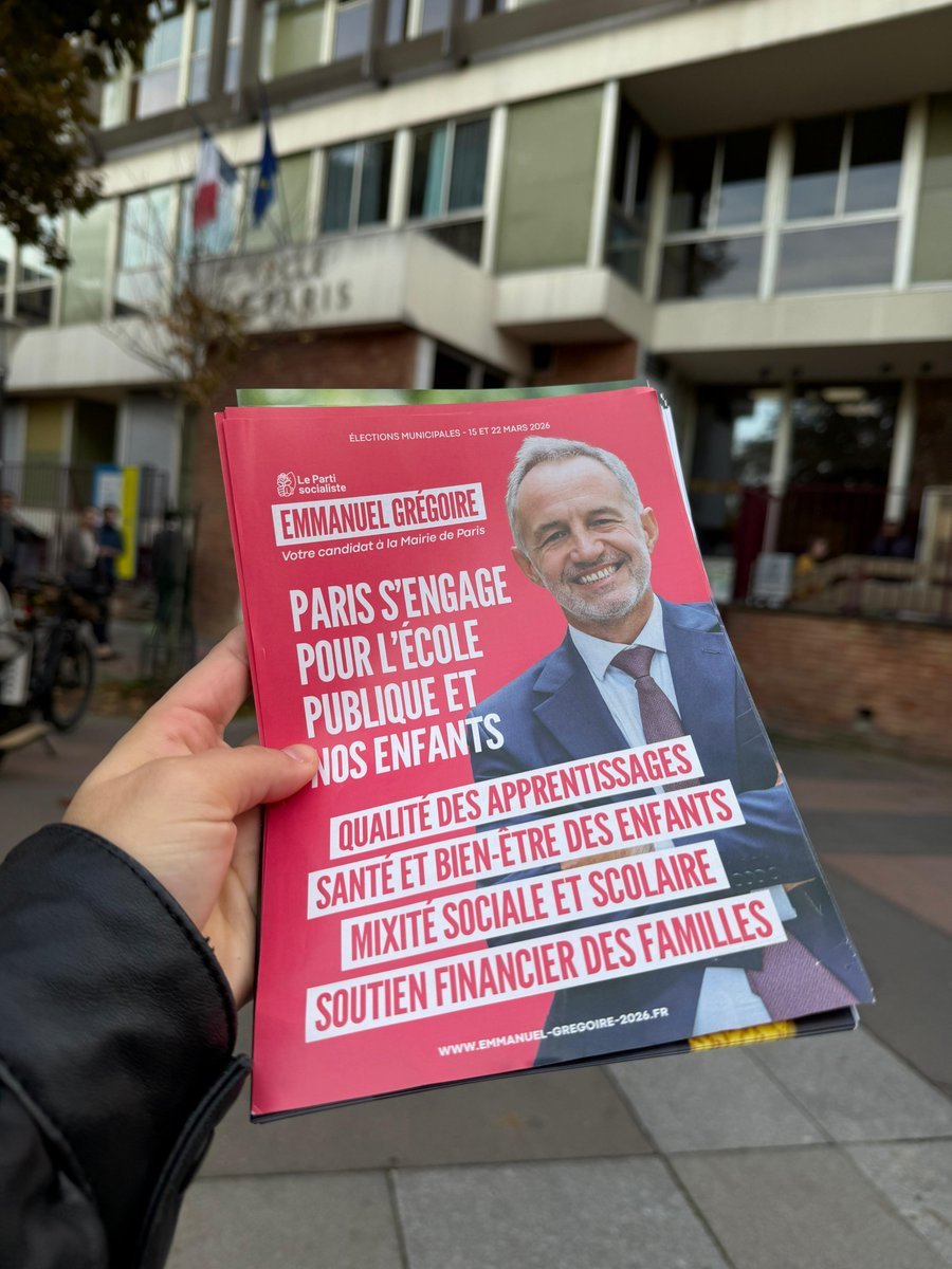 Ce matin avec <a href="/egregoire/">Emmanuel Grégoire</a> nous étions devant l'école Buffon pour échanger autour de ce service public essentiel. 

L'éducation, de la maternelle jusqu'au supérieur sera l'un de nos principaux combats ; pour l'émancipation de la jeunesse par le savoir ! 
#Parisengrand #ParlonsParis