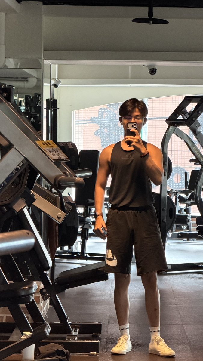 young16051111's tweet photo. No Nut November
Day4
今天早上鬧鐘響 就睡不著了
24歲的身體憋4天
慾望進度是25/100 https://t.co/Xk6k9DOdPO