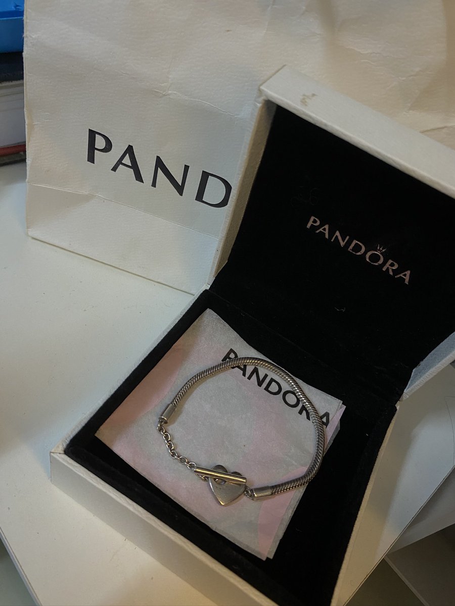 chuanchom01's tweet photo. 💍✨ ส่งต่อ Pandora size 16

⛔️มีกล่อง และถุง (สภาพเยินนิดหน่อย) สร้อยไม่เคยส่งล้าง แต่สภาพยังดีรับไปใส่ต่อได้เลย 

Price 1,300฿ ส่งฟรี

#ส่งต่อแพนโดร่า #ส่งต่อpandora #แพนโดร่ามือสอง #ส่งต่อ #ส่งต่อCoach #ส่งต่อstylist #ส่งต่อคสอมือ2 #ส่งต่อbeming #ส่งต่อstussy #เสื้อผ้ามือสอง https://t.co/C0zuv3Os1U