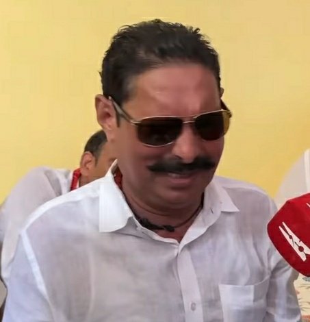 KraantiKumar's tweet image. बिहार में विधानसभा चुनाव के शोर शराबे के बीच एक आदमी चुप चाप जनता के सेवा के लिए अस्पताल बनाया है.

ना वो बाहुबली है, ना MLA या MP है और ना ही DM या SP है. वो एक सुपरस्टार शिक्षक हैं, नाम है KHAN SIR.

KHAN SIR का पटना में बनाया हुआ अस्पताल शुरू हो चुका है. जहां गरीब आदमी आसानी…