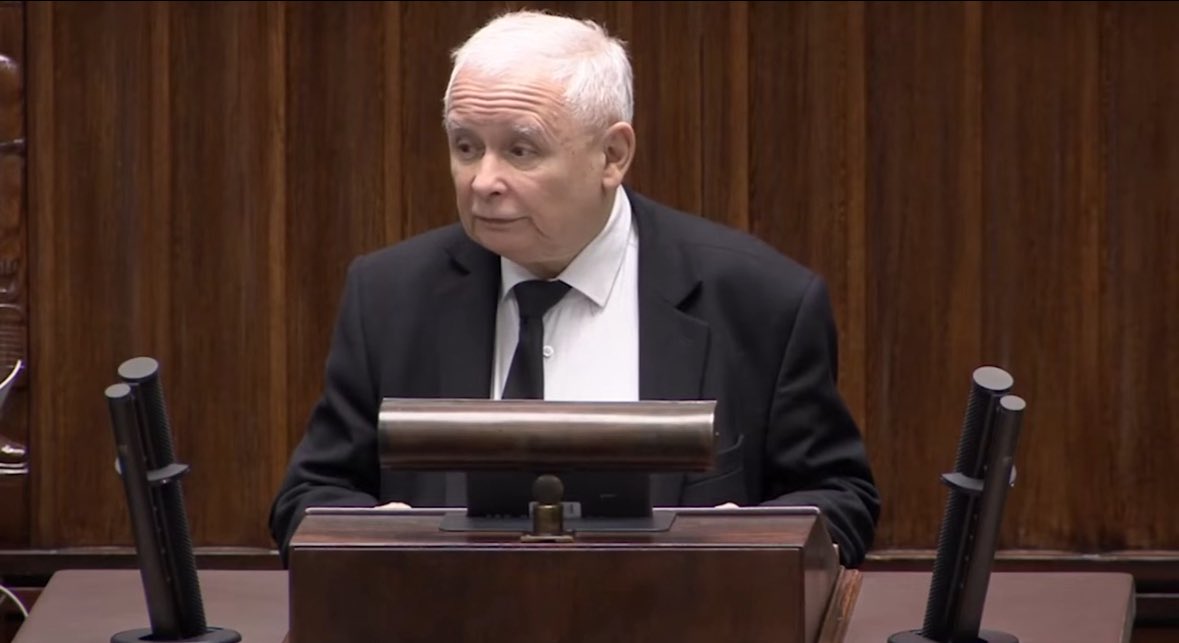 Szokujące słowa prezesa PiS. Na pytanie, czy Zbigniew Ziobro powinien wrócić [do Polski], Jarosław Kaczyński odpowiedział: 
- Po to, żeby go w istocie zamordowano?

PiS - partia, która mówiła „nie ma świętych krów” - teraz chce nadzwyczajnej kasty swoich polityków, których
