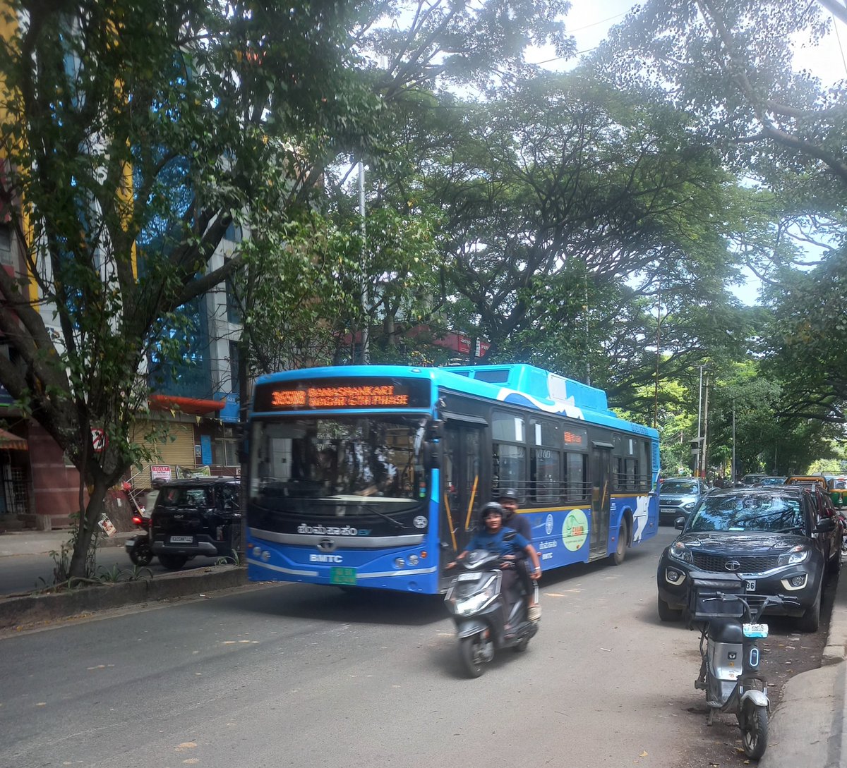 Ss2787's tweet image. Connecting JP nagar metro with Vega city is our new route #365BB running Banashankari to Bannerghatta via JP nagar metro and Jedimara and Bannerghatta road at 30 mins frequency !! 
@FriendsofBMTC @JPNAGAR @Tejasvi_Surya @BJP4Karnataka @ChristinMP_