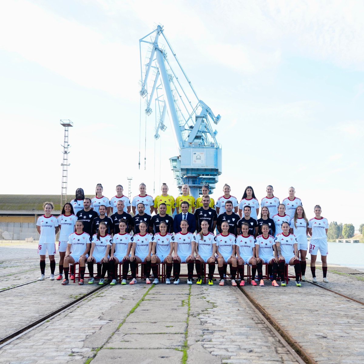 Fotografía oficial 25/26 😍 

📍Muelle de Tablada. 

#WeareSevilla #SevillaFCFem