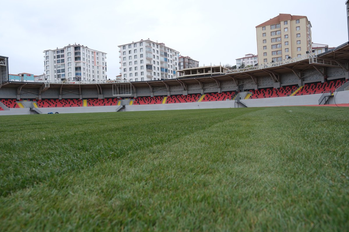 Valimiz Mehmet Ali Özkan, Milletvekili Abdulkadir Akgül, İl Genel Meclisi Başkanı Adnan Ünal, AK Parti İl Başkanı Hasan Kandemir ve il protokolü ile birlikte yapımında sona yaklaşılan Yozgat Stadyumu’nda incelemelerde bulunup, yetkililerden çalışmalar hakkında bilgi aldı.