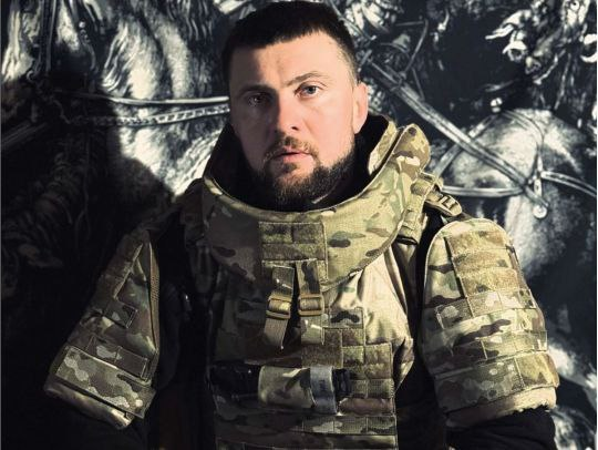 Yarmak поруч. 

Український реп-виконавець, командир батальйону 412-й окремої  бригади безпілотних систем «NEMESIS».

Маєте запитання - ставте в коментарях.