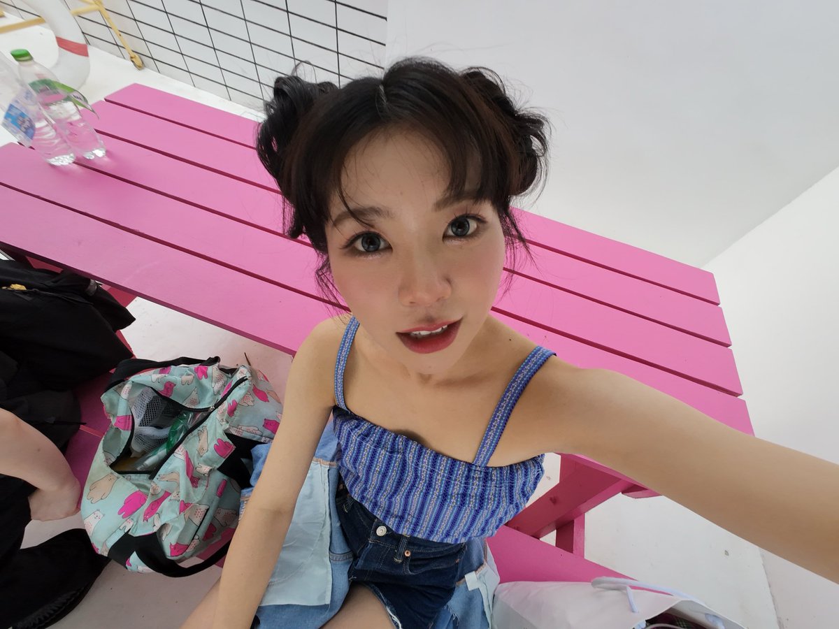 初めてタイのメイクアップアーティストさんに施してもらた♡

タイのメイクは対面スタイルでやってもらうらしい。可愛いおねえさんとずっと向き合ってるのドキドキした

しっかり眉毛が印象的なサマーメイク気に入った❤️❤️❤️❤️❤️❤️❤️❤️❤️❤️❤️

MV📹
youtu.be/vGNVwCwUWak?si…