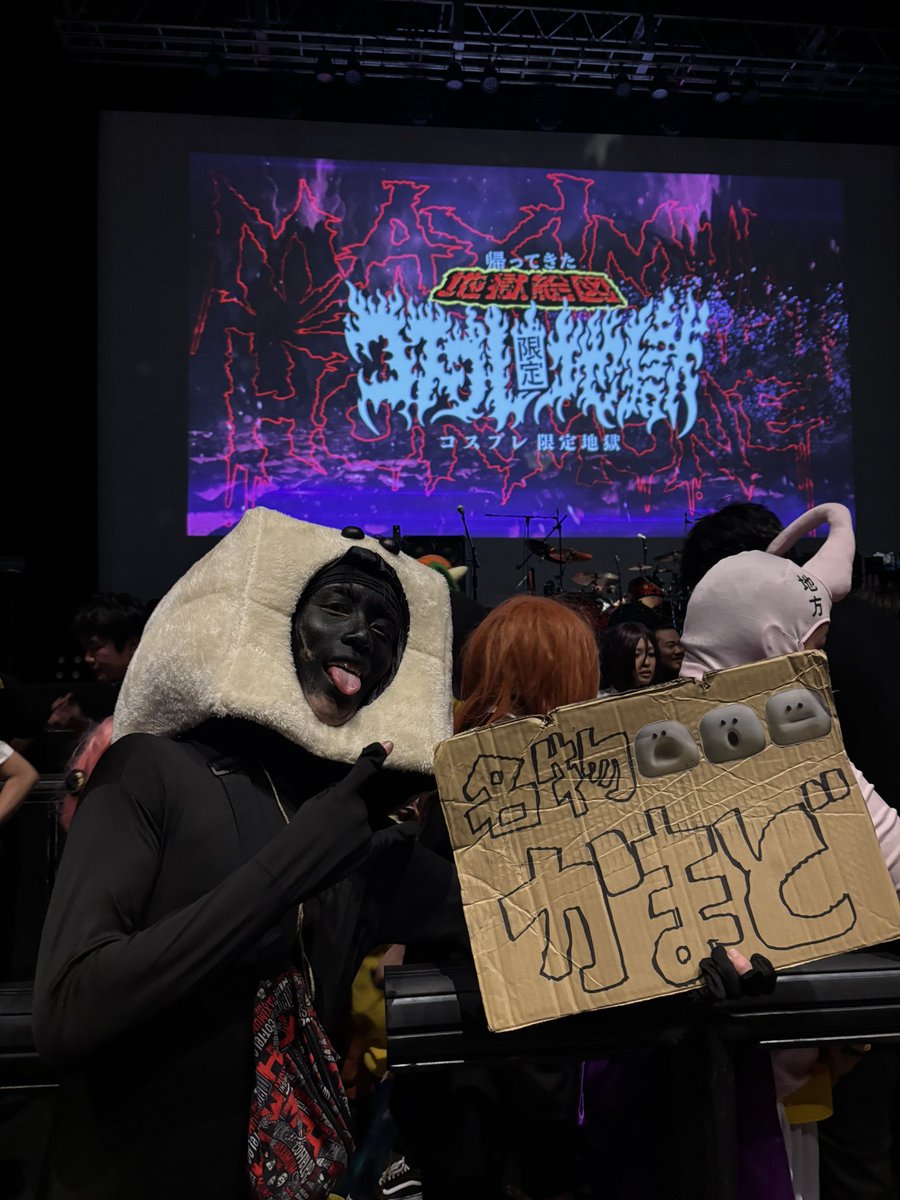 uver03331's tweet photo. 地獄絵図最高でした！
最後かんばん掲げてたら大ちゃんが気づいて指さして"かまどっ！"と叫んでくれました😭
写真とったりかまど食べてくれた全ての腹ペコの皆様ありがとうございました！

＃コスプレ地獄　#マキシマムザホルモン
#CSPL #地獄絵図 https://t.co/kS8p2nVBSD