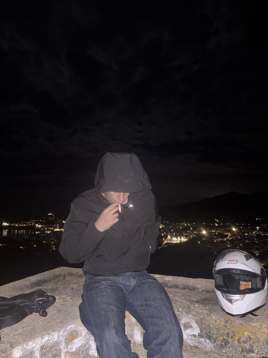 iconsindsquared's tweet photo. mi novio pidiéndome salir en un mirador de su pueblo en la playita mientras escuchamos el álbum de tarchi pa luego darme un paseo en moto 10/10 https://t.co/ONqaaUNBjg