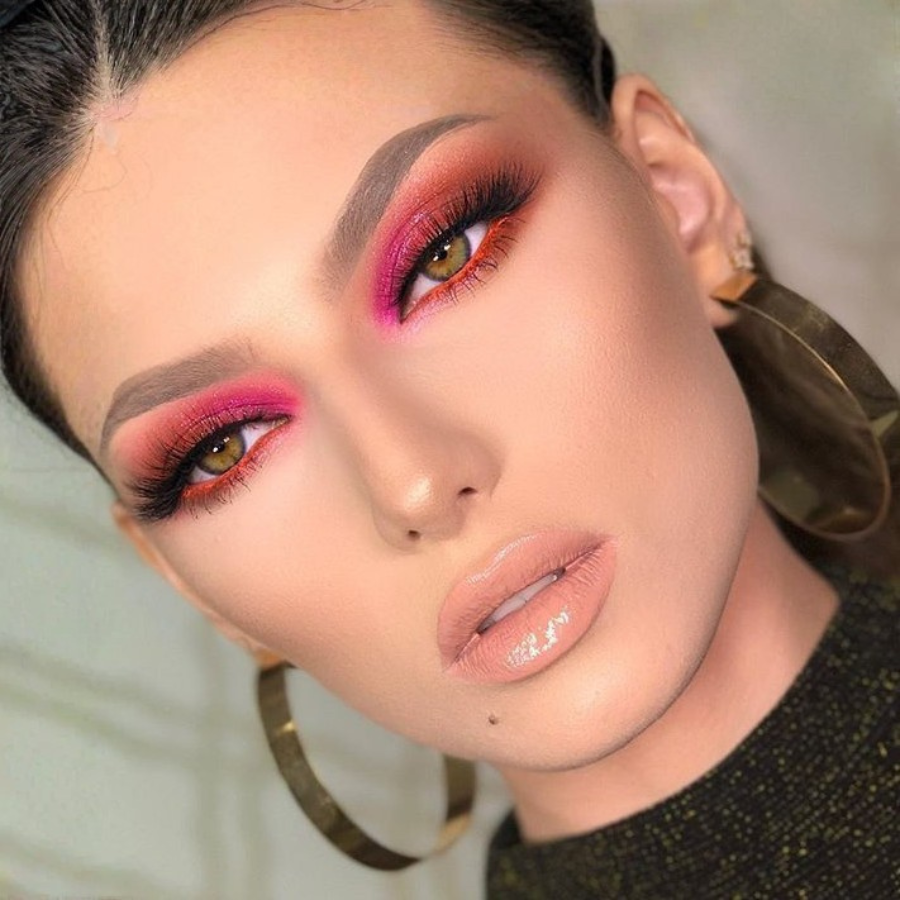 Cosmetics144's tweet image. Highly blendable and long-lasting, this palette ensures professional results for every eye look from natural neutrals to bold neon shades. #MakeupProTips #BlendableShades #HighPigmentEyeshadow #EyeMakeupIdeas #BeautyTools