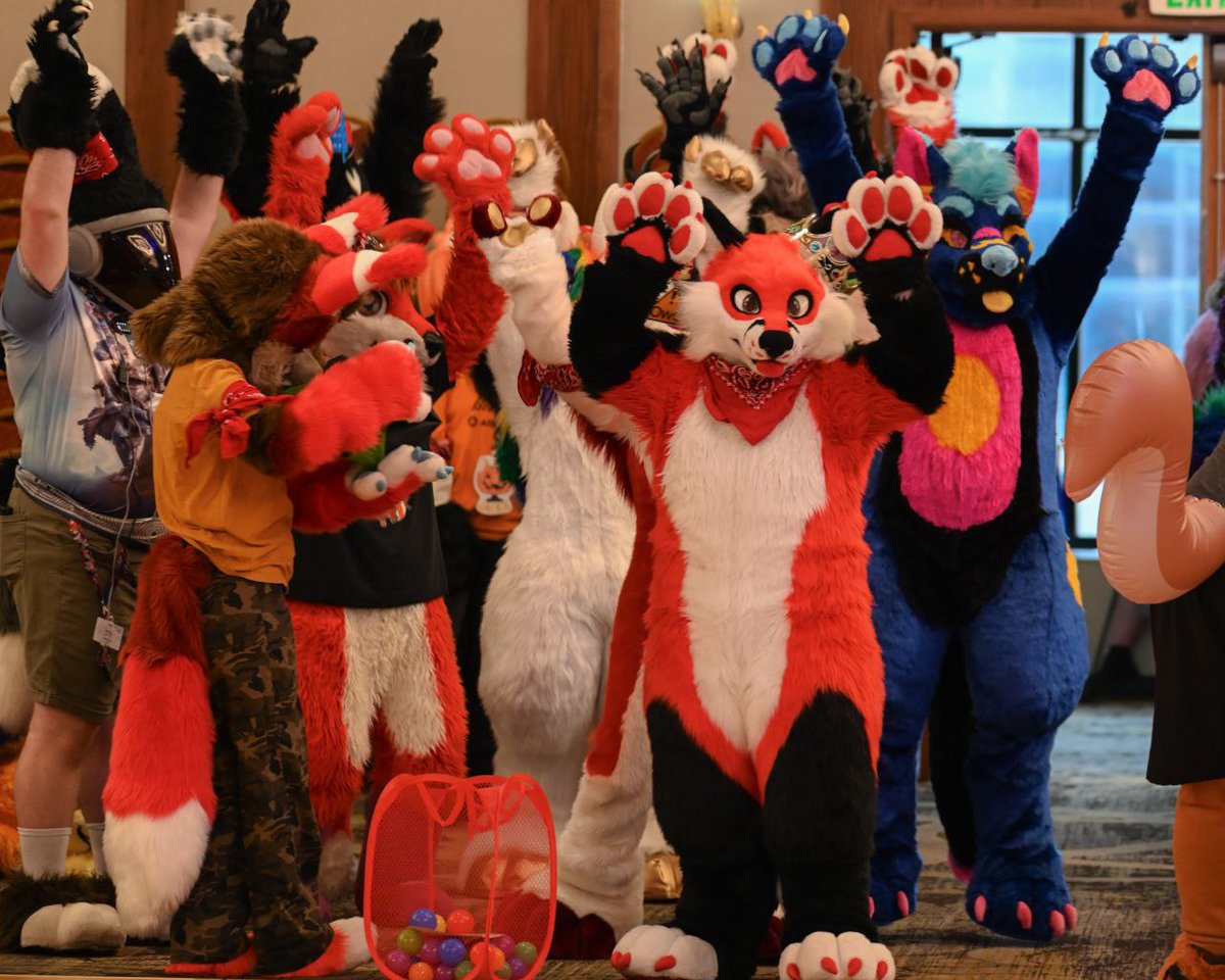 Man furpoc! Definitely is my home con! Furpoc was my first furry con in 2023 and look at me now! I love all my friends with a passion🥹 I knew no one at the time and now here I am surrounded by friends that will last a lifetime🥹

PCD hitting hards🥺😭🥹