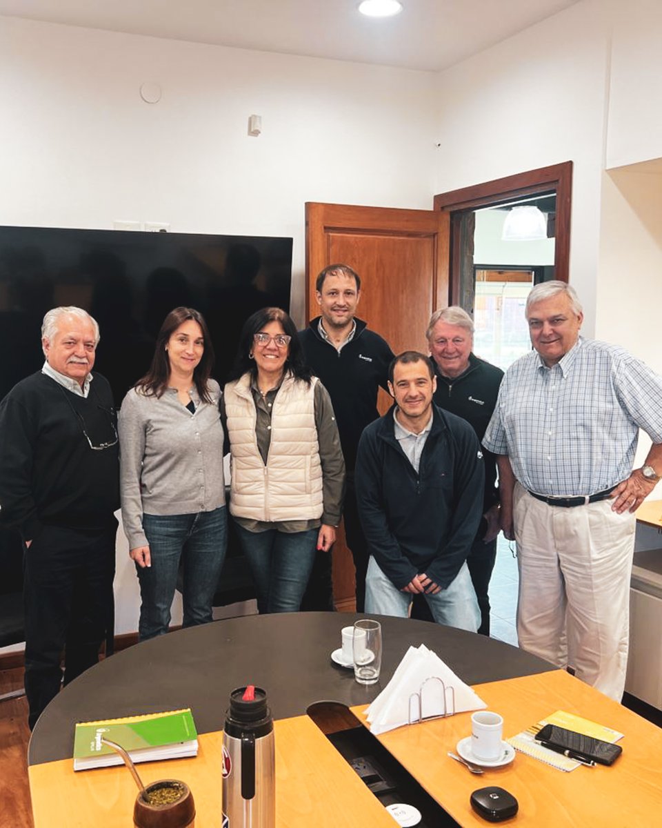 🤝 Reunión de trabajo entre ACA Semillas y Argenetics.
Ambos equipos compartieron programas y analizaron nuevas líneas de cooperación e innovación en mejoramiento genético.
#Argenetics #SembráFuerte #ACASemillas #Innovación