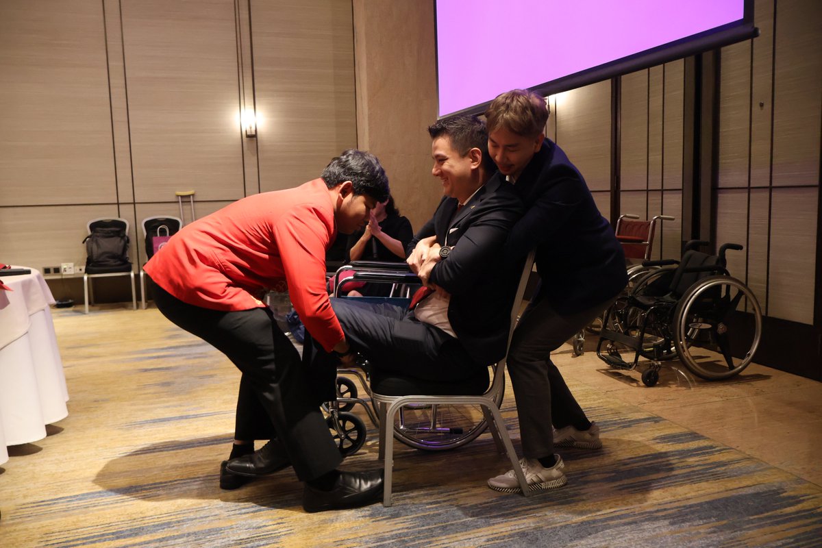 APCDAsiaPacific's tweet image. 🌟 Conrad Bangkok &amp;amp; APCD complete the Level 1 course on “Understanding Customers &amp;amp; Staff with Disabilities.”
23 staff from all key departments trained to deliver 5-star inclusive hospitality.
Excellence is accessible for all. 💙♿

#ConradBangkok #APCD #InclusiveExcellence #5Star