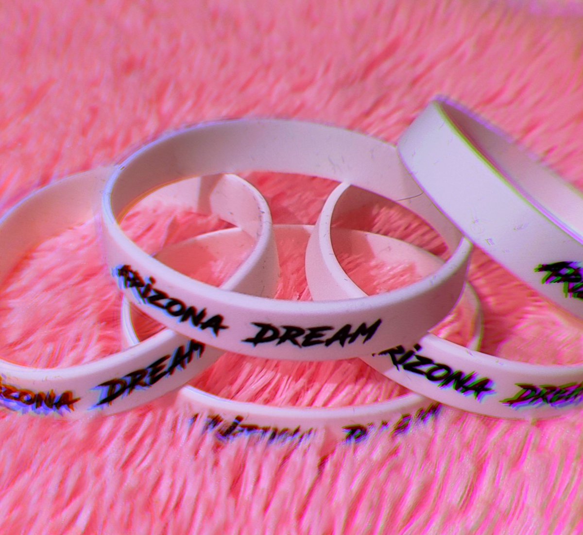 ArizonaDreamRk's tweet photo. Мы стали одними из участников бета-версии платформы Звучно 🎧

Во время записи нового альбома мы искали платформу для нашего магазинчика мерча. Поэтому уже с сегодняшнего дня его можно приобрести на Звучно.

Купить мерч можно на странице по ссылке: https://t.co/StVaG4YZp5 https://t.co/jrYIN4EdRU