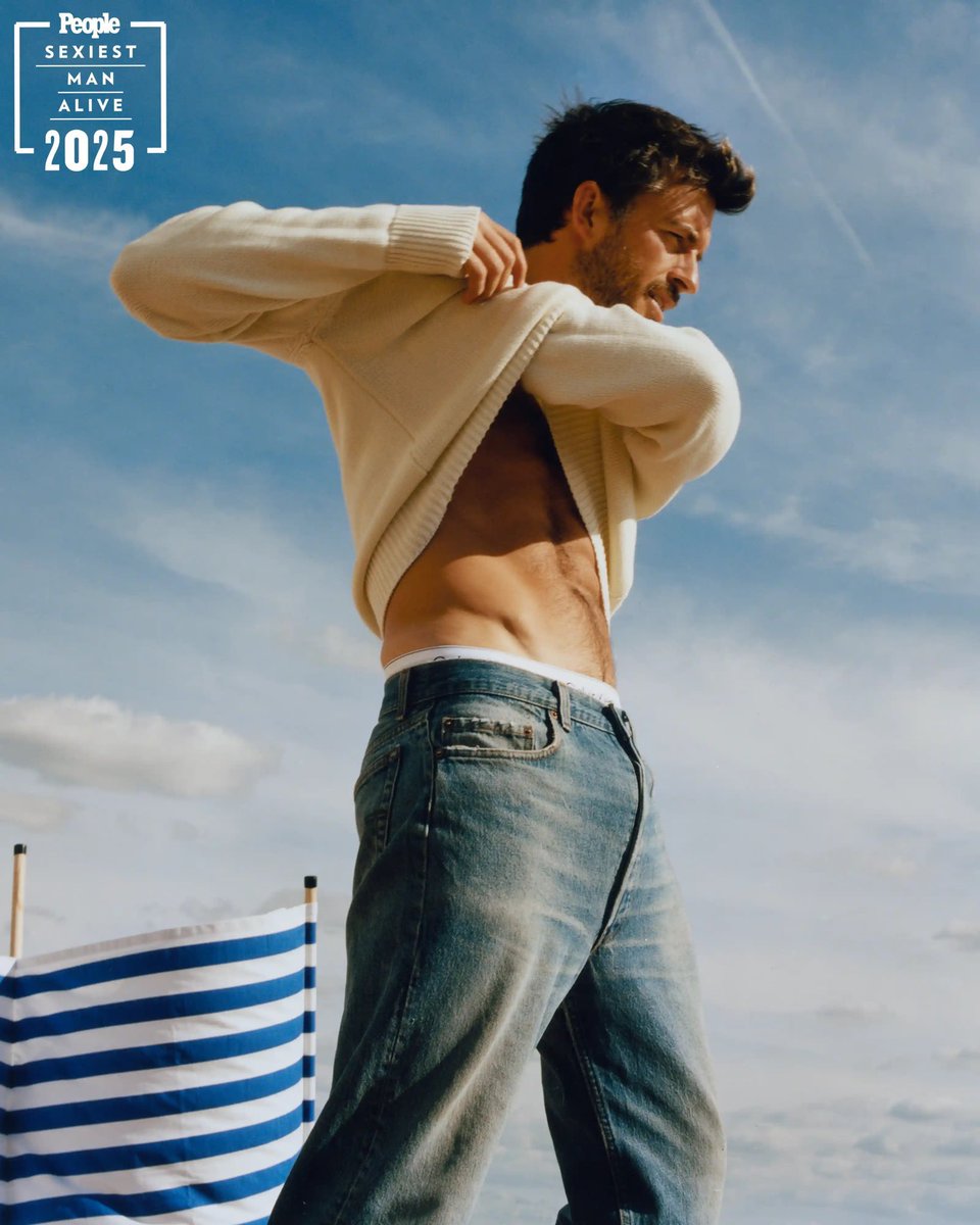 fedeebongiorno's tweet image. 📸 PEOPLE eligió a Jonathan Bailey como el hombre más sexy del mundo

Es la primera vez que la revista le da el título a un hombre abiertamente gay