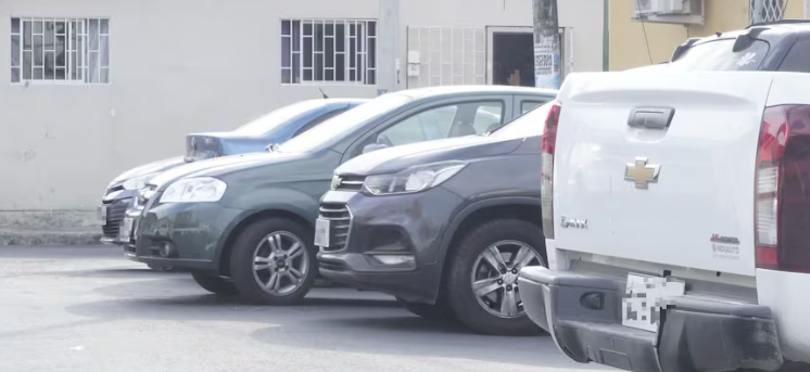 Expedientes_ec's tweet image. 🇪🇨 | Una pareja fue grabada robando memorias de vehículos en la Alborada, norte de Guayaquil.
expedientes.ec/robo-de-memori…

#Guayaquil #Seguridad #Robo #Alborada