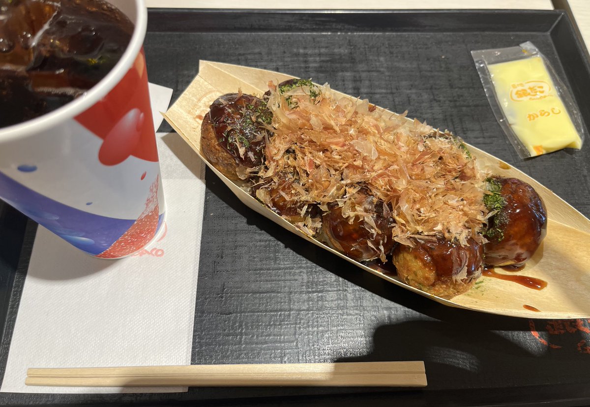 aki_0706u's tweet image. 銀だこ
100円引きでたこ焼きを頂きました🐙
ドジャーズの活躍の恩恵を受ける事が出来ました⚾️
本当にありがたいです⚾️
アメリカだとこれで1000円超えてくるんだろうなとか思いながら美味しく頂きました☺️⚾️

gindaco.com

#たこ焼き　#ドジャーズ　#銀だこ