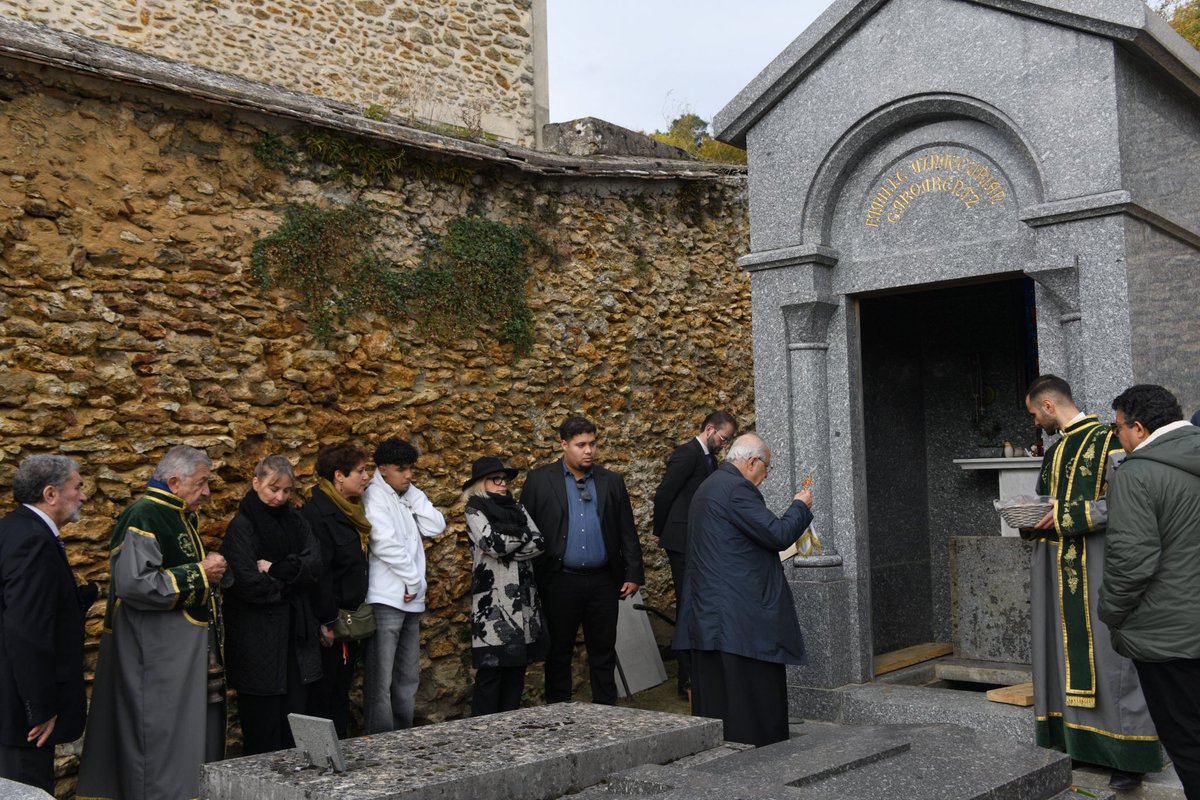 AznavourFound's tweet image. En présence de sa famille – entourée de ses nièces et neveux, de ses amis proches et de membres de la communauté arménienne – le départ d’Aïda Aznavour-Garvarentz a été honoré dans une atmosphère d’une sobre dignité et d’un profond recueillement.

Sa disparition, à l’âge de 102…