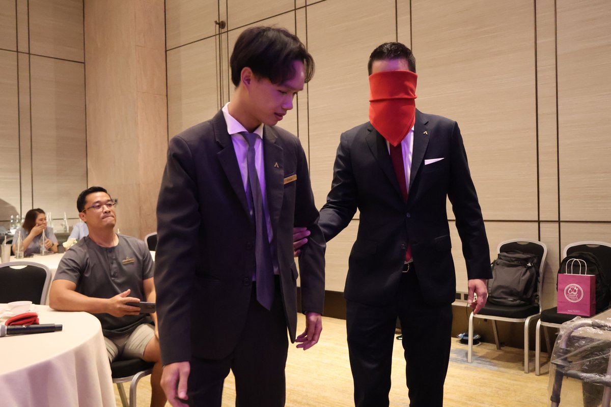 APCDAsiaPacific's tweet image. ✨ โรงแรมคอนราด กรุงเทพฯ ร่วมกับ APCD จัดอบรมหลักสูตรระดับที่ 1 “ความเข้าใจลูกค้าและพนักงานที่มีความพิการ”
พนักงาน 23 คนจากทุกแผนกฝึกทักษะบริการระดับ 5 ดาว ที่เข้าถึงได้สำหรับทุกคน 💙♿

#คอนราดกรุงเทพ #APCD #บริการ5ดาว #สังคมที่ทั่วถึง #AccessibleThailand #InclusionMatters